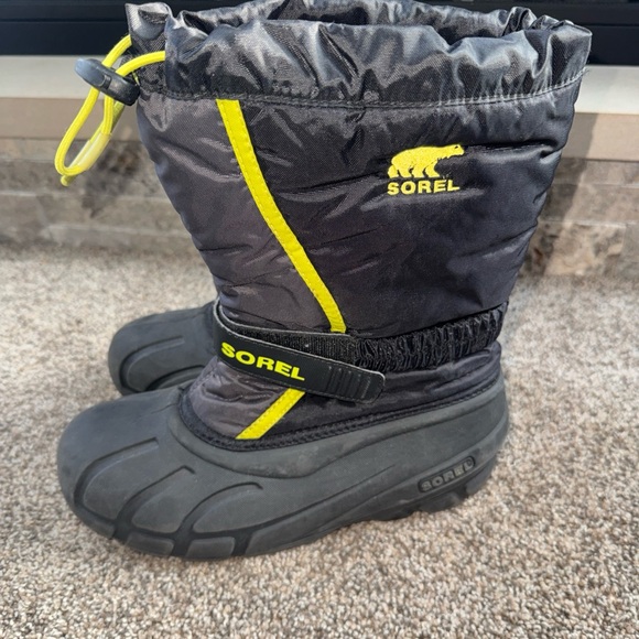 Big Boys Size 6 Sorel Black, Neon Yellow, Gray Winter Snow Boots EUC - Picture 3 of 6